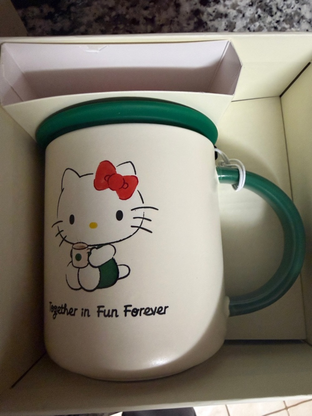 Hello Kitty Green-Accent Ceramic Mug - Cute Cat Design
